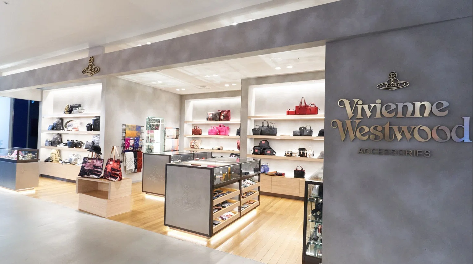 Banner 1 - Vivienne Westwood Česk&aacute; republika